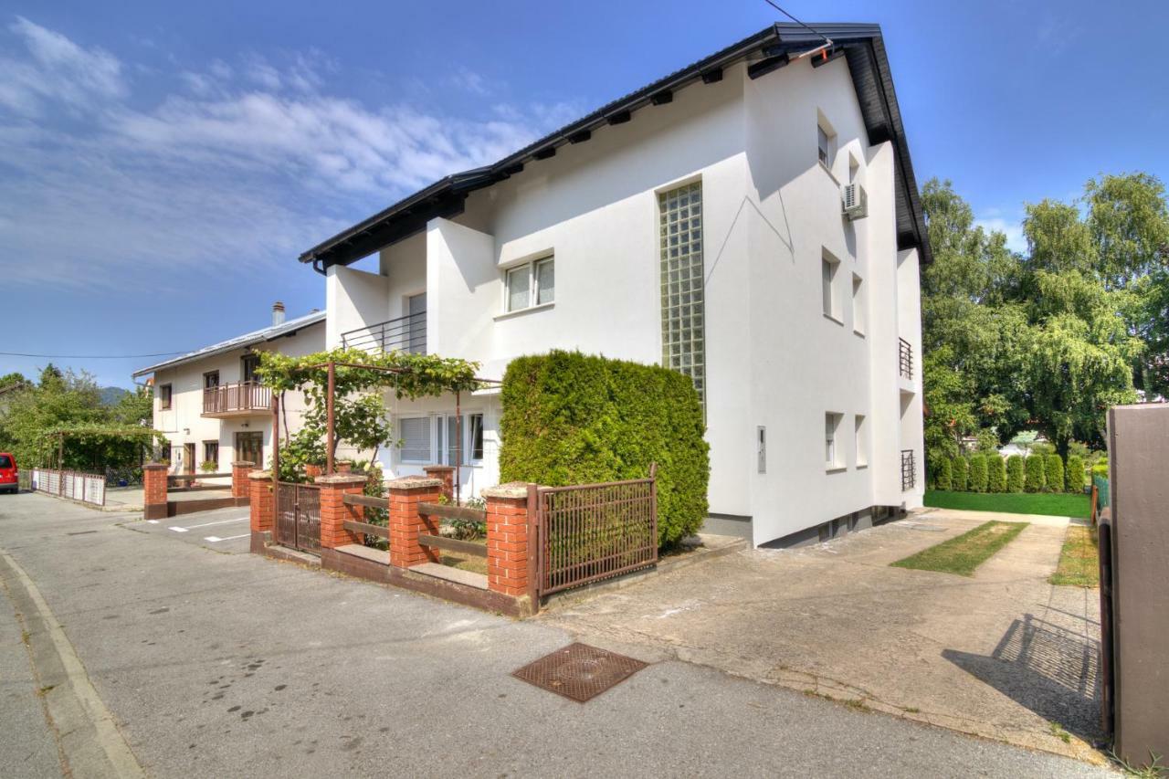 Ferienwohnung House Smolcic Otočac Exterior foto
